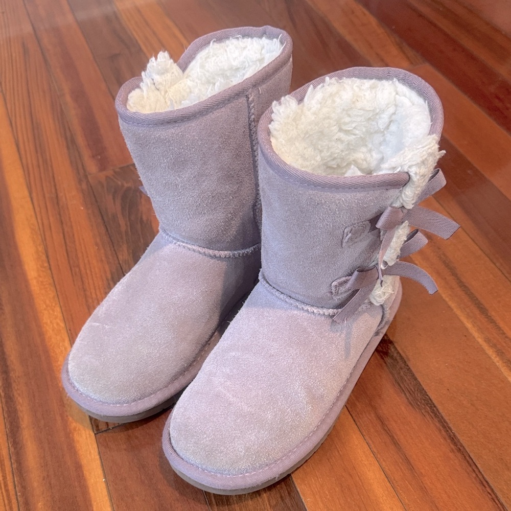Koolaburra short boot size 1 (little kid) in lilac